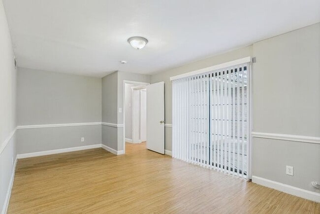 Building Photo - Large Home in Guilford Hills, Hardwood Flo...