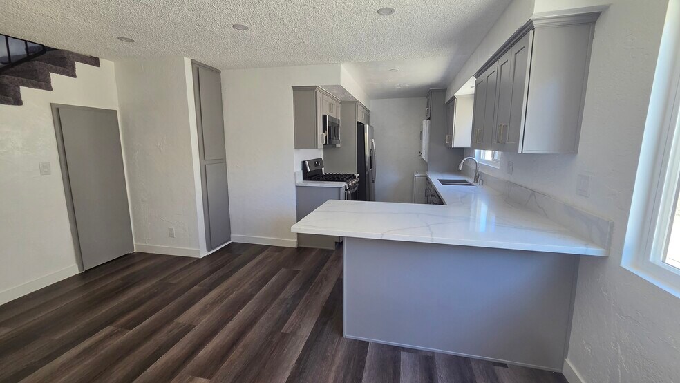 Building Photo - 25832 Cypress St