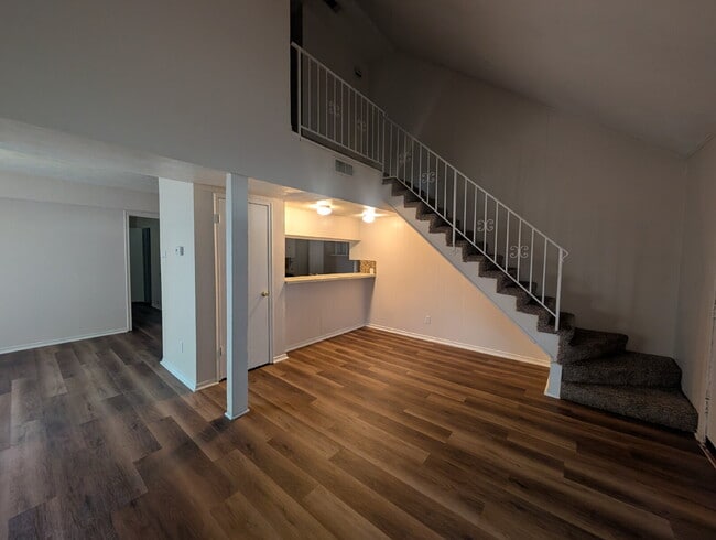 Building Photo - 131 N Cottonwood Dr