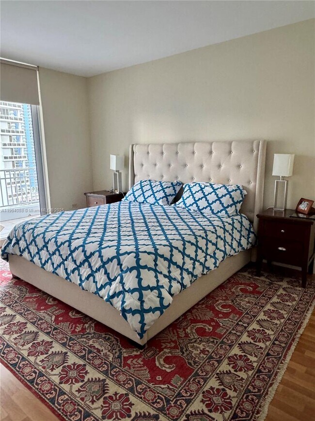 Building Photo - 801 Brickell Key Blvd