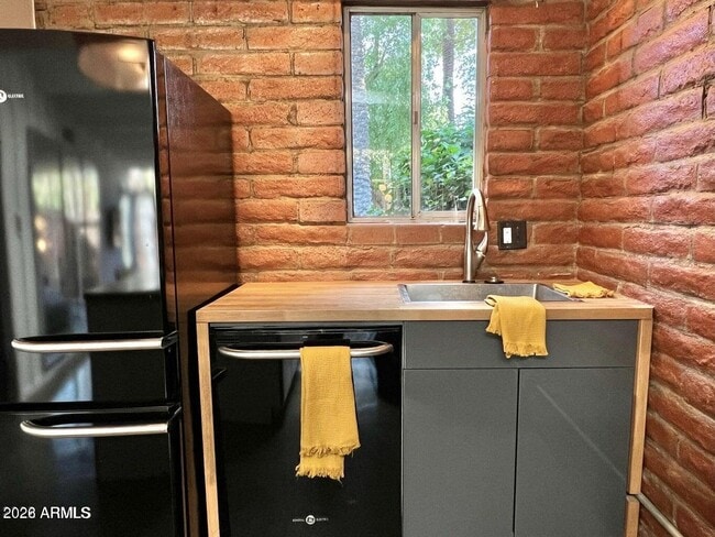 Building Photo - 3022 N 32nd St