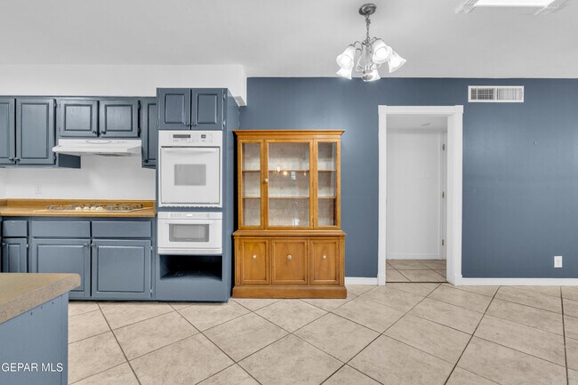 Building Photo - 4200 Wallington Dr