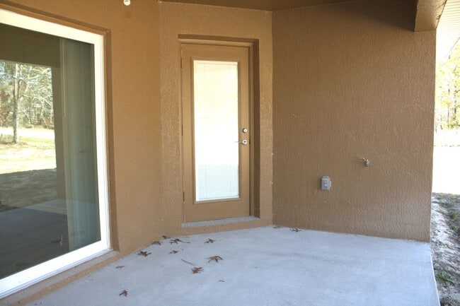 Building Photo - 3/2/2 in Royal Highlands