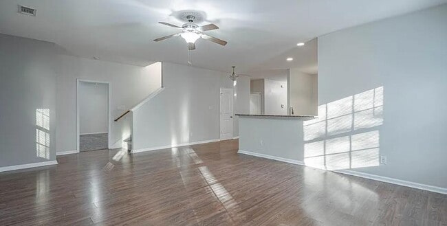 Building Photo - 114 Sunny Dr