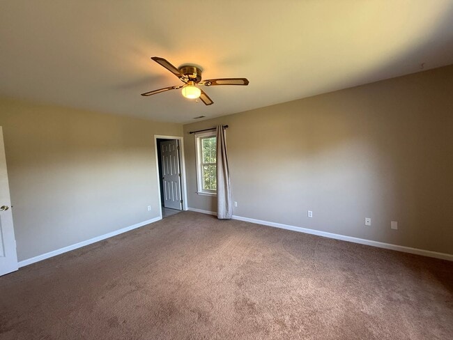 Building Photo - 1721 Honeysuckle Ln