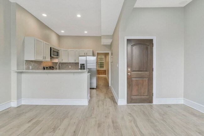Building Photo - 1227 15th St NW