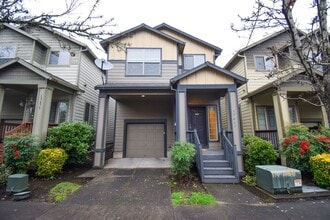 Building Photo - Beautiful Home in Amazing Neighborhood!