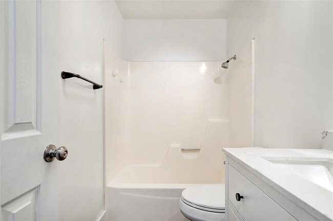 Building Photo - 12601 Mixson Dr