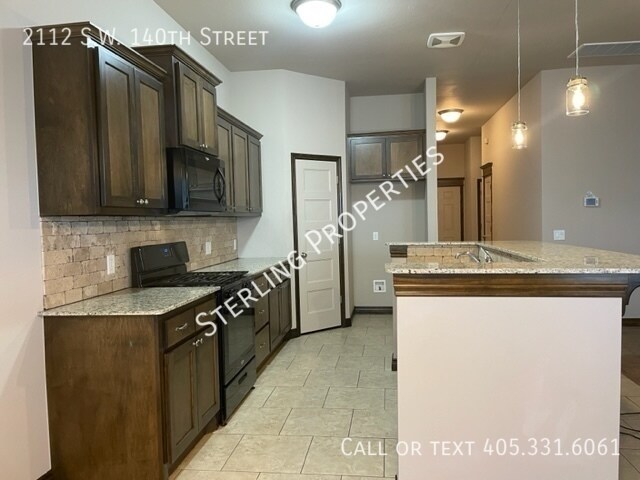 Building Photo - 2112 SW 140th St