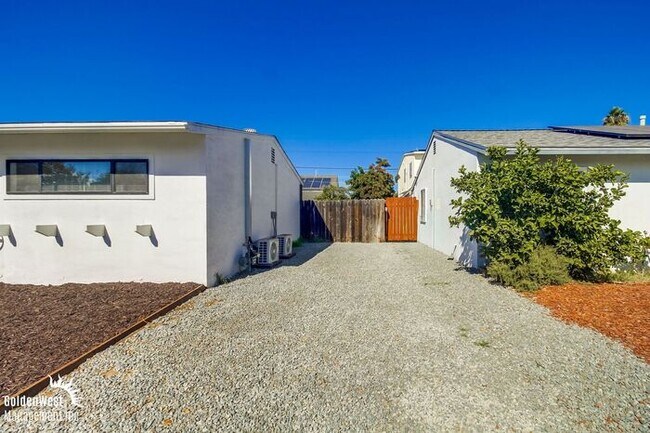 Building Photo - Fully Remodeled 3Bdm 2Ba Home in the Heart...