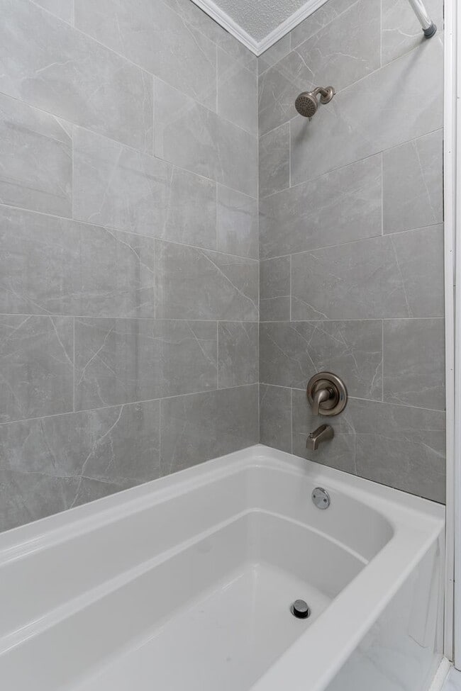 Building Photo - 216 Cross Hill Rd