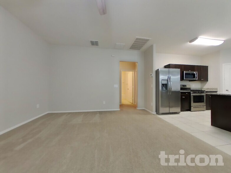 Building Photo - 30900 W Picadilly Rd