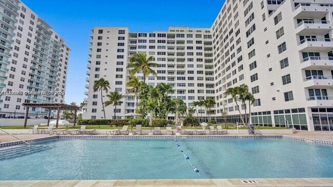 Building Photo - 5005 Collins Ave