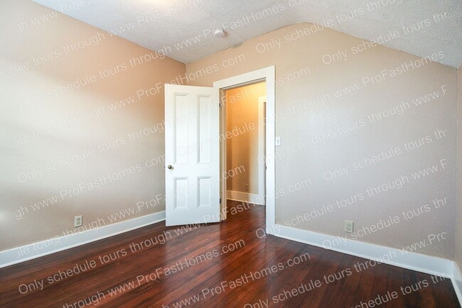 Building Photo - 520 6th St