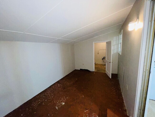 Building Photo - Spacious 3bd /2 ba house