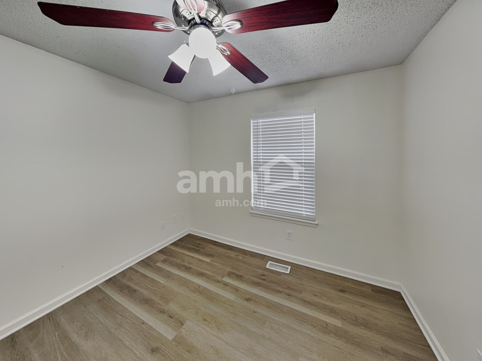 Building Photo - 11202 N Lewis Ave