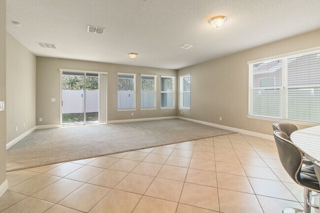 Building Photo - Stunning Avalon Park 4 Bed / 3 Bath Home f...