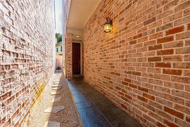 Building Photo - 18119 Frankford Lakes Cir