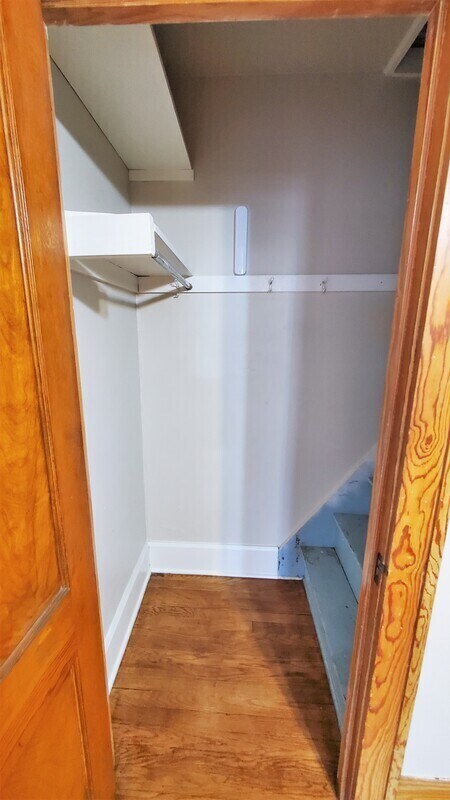 Building Photo - 1032 Maplewood Dr NE