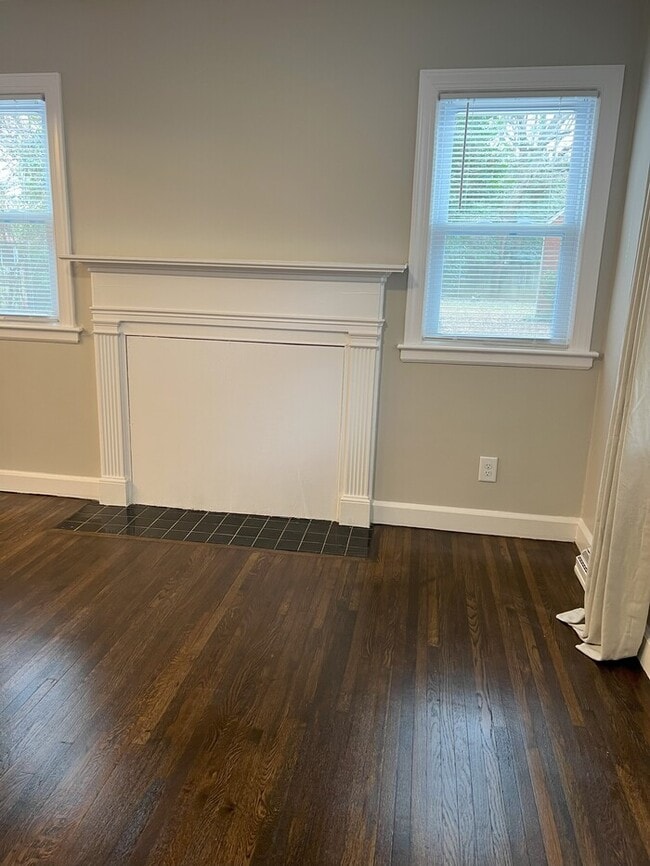 Building Photo - Beautifully Renovated 2BR Home with Modern...