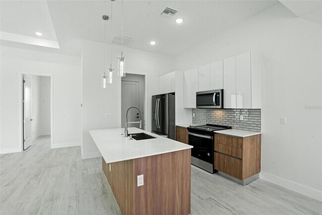 Building Photo - 8348 Walden St