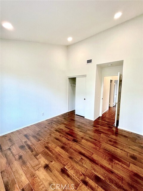 Building Photo - 809 Creekside Dr