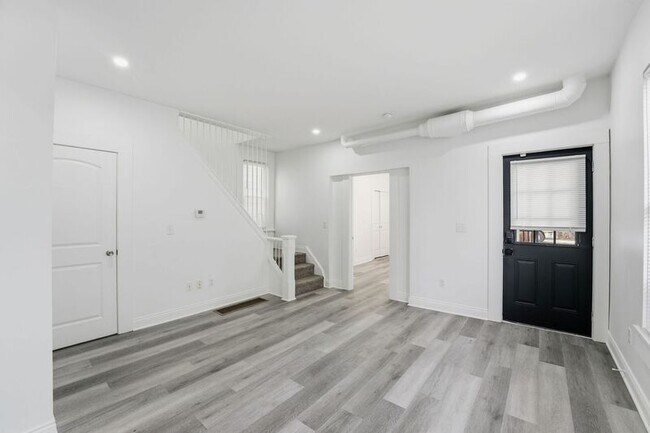 Building Photo - 522 Kelton Ave