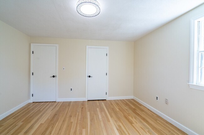 Building Photo - 10 Colburn St