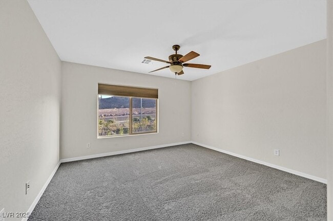 Building Photo - 65 Pangloss St