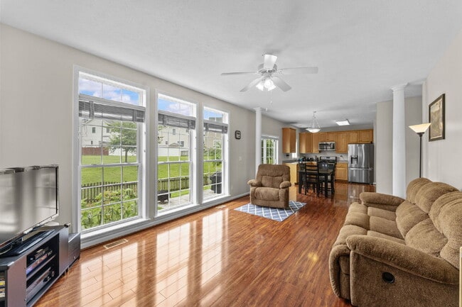 Building Photo - Welcome home to this well-maintained 4-bedroom, 2.5-bath home that offers space to grow!