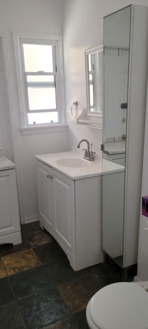 Building Photo - 624