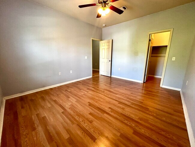 Building Photo - 1707 Chestnut Ave