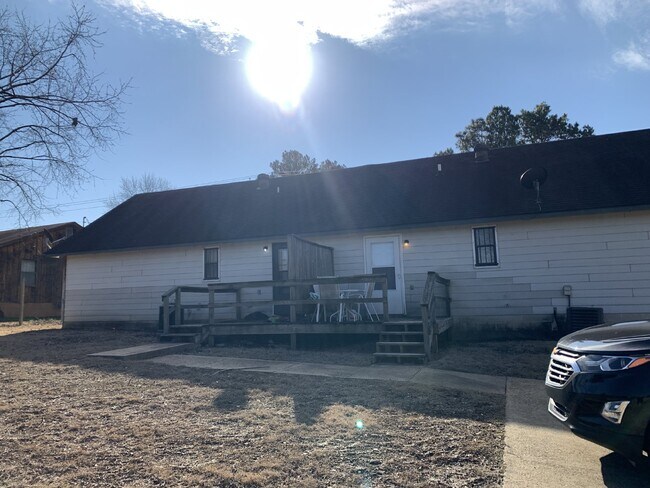 Building Photo - "Charming 2-Bedroom Retreat in Jonesboro – Cozy 750 Sq Ft Home Awaits!"