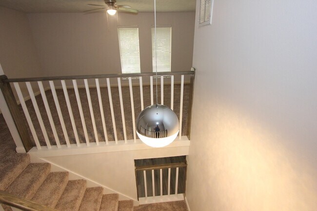 Building Photo - 3015 Green Fields Dr