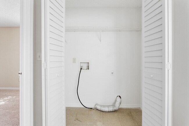 Building Photo - Venetian Place -  833