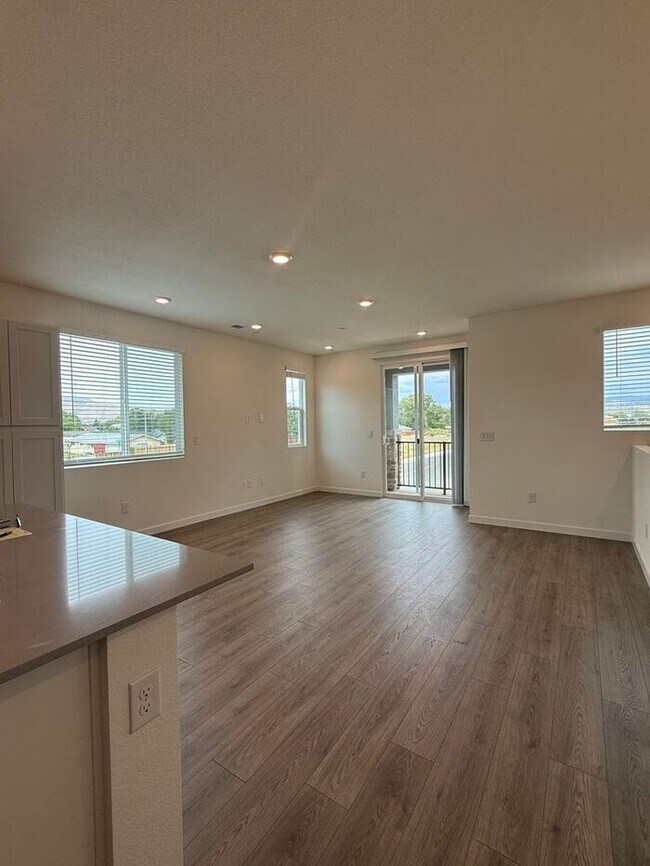 Building Photo - Brand-New 3 Bed | 2.5 Bath Townhome in Carson City