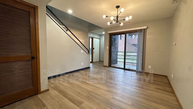 Building Photo - 1821 Ridgehaven Ct