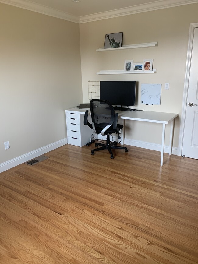 Building Photo - 1417 Sunnyslope Ave