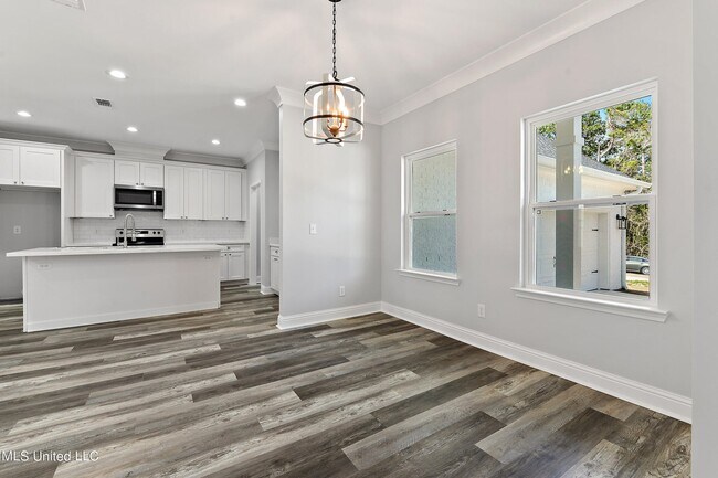 Building Photo - 9493 W Palm Ln