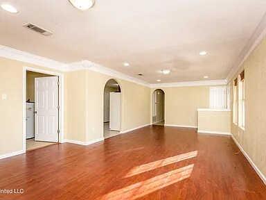 Building Photo - 5117 Potomac Dr