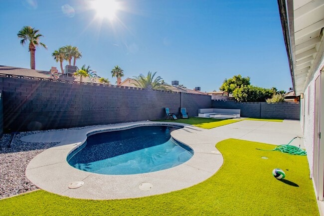 Building Photo - Modern 3 Bd, 2.5 Bth, Remodeled Open Floor plan Chef's Kitchen