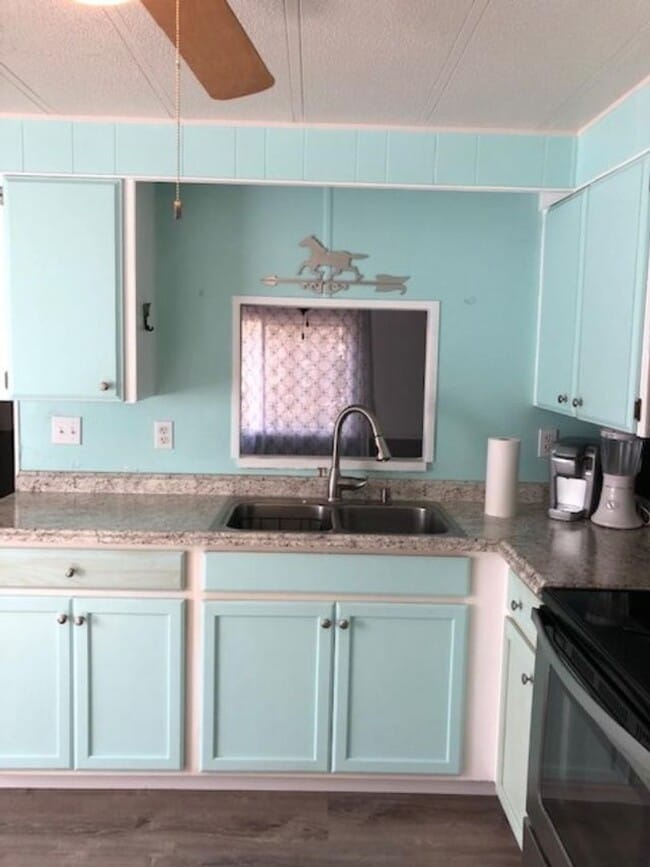 Building Photo - 2 BEDROOM 2 BATH MOBILE ON 2.21 ACRES IN LAKE TROPICANA RANCHETTES