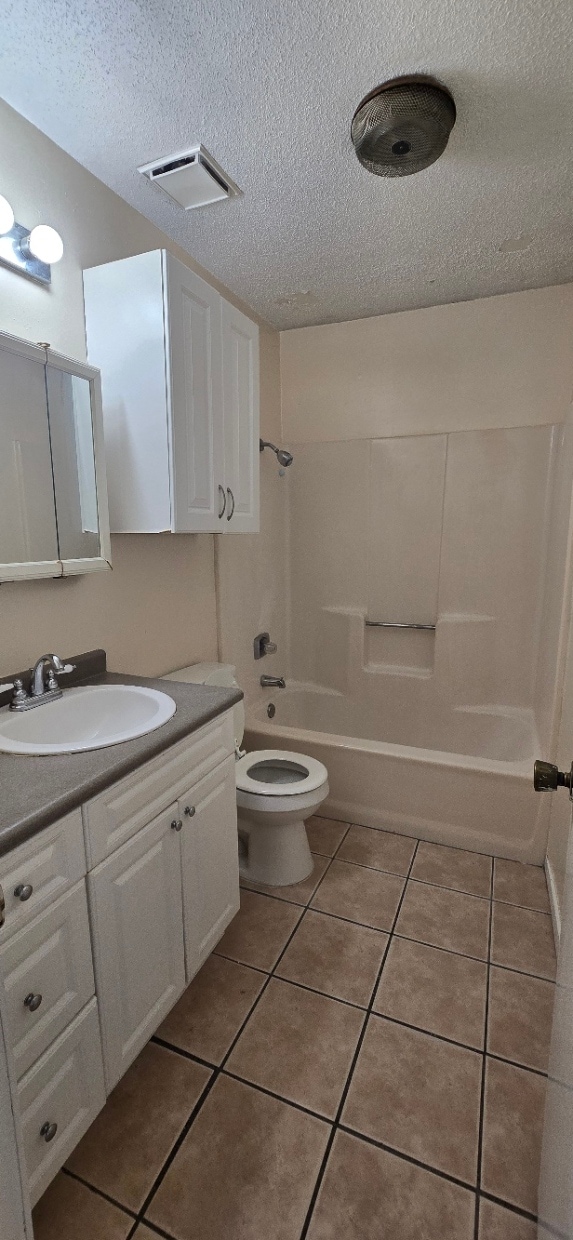 Building Photo - 2108 Lago Trail