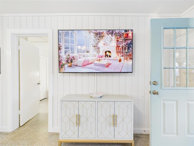 Building Photo - 222 7th St NW