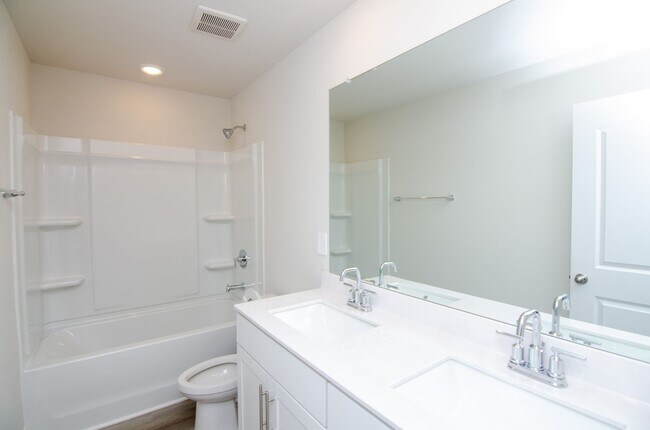 Building Photo - 4960 Trail Ridge Ct