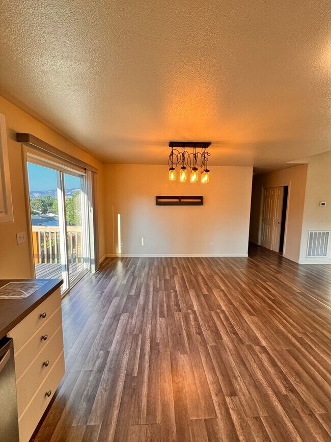 Building Photo - 106 Umpqua View Dr