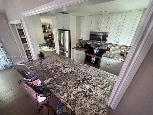 Building Photo - 5068 Beechwood Rd