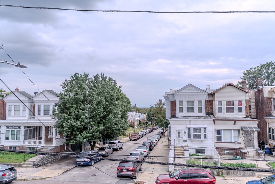 Building Photo - 6131 W Jefferson St