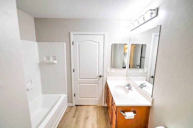 Building Photo - Newly remodeled 4 Bedroom in gated community!