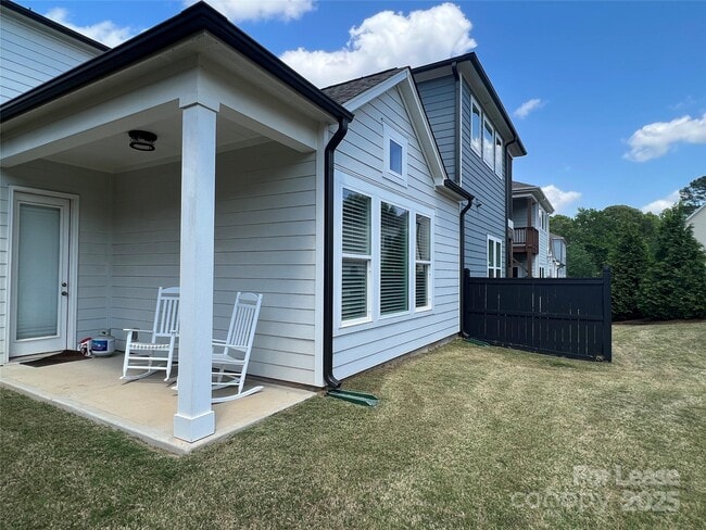 Building Photo - 9735 Briarwick Ln